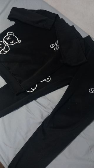 Sudadera negra con estampado de osos