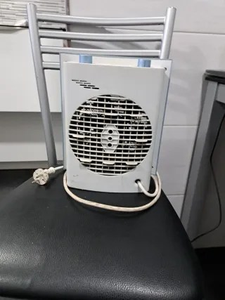 Calefactor eléctrico azul