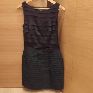 Vestido fiesta negro con detalles verdes