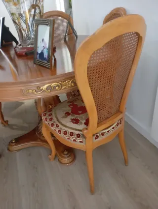 Mesa comedor de madera con base tallada + 8 sillas