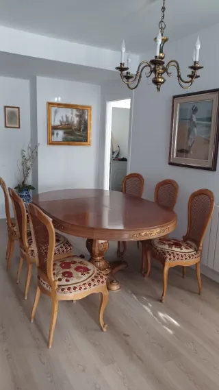 Mesa comedor de madera con base tallada + 6 sillas