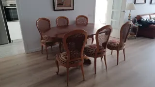 Mesa comedor de madera con base tallada + 6 sillas