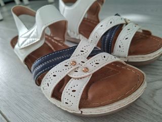 Sandalias nuevas mujer blancas y azules, sin marca