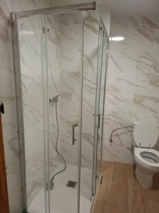 Ofrezco mi servicio  como fontanero, alicatador