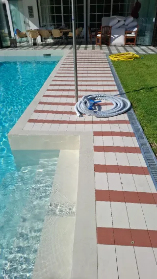 Ofrezco mi servicio  como fontanero, alicatador