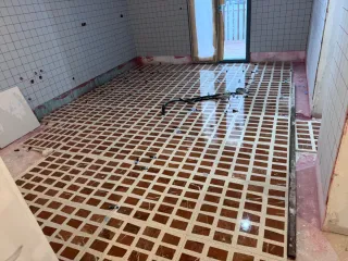 Ofrezco mi servicio  como fontanero, alicatador