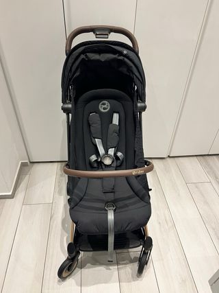 Passeggino Cybex Coya nero con frame goldrose