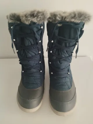Botas de nieve azules y grises