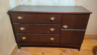 Armario de madera maciza