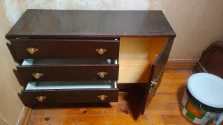 Armario de madera maciza