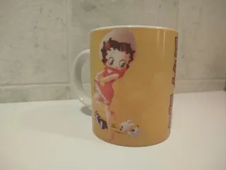 Taza Betty Boop amarilla
