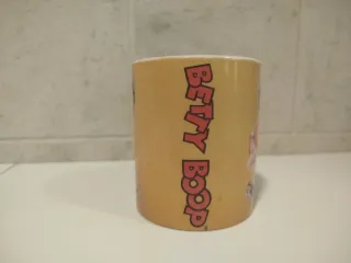 Taza Betty Boop amarilla