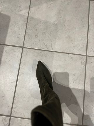 Botas altas ante verde