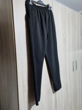 Pantalón negro con cinturón
