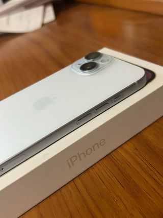 iPhone 15 Plata/Blanco