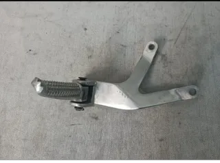 Reposapiés Estribera Trasera Derecha FZR 600