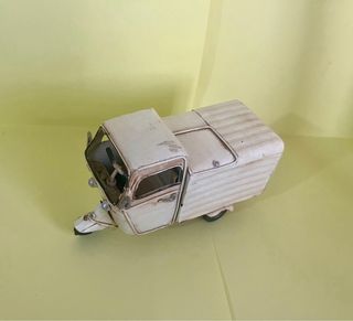 Motocarro metalico antiguo decorativo (16 cm).