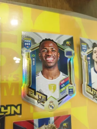 Pack cromos FIFA 365 Adrenalyn escudos ELITE