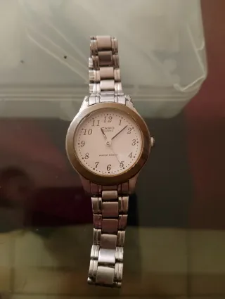 Reloj Casio Dorado y Plateado