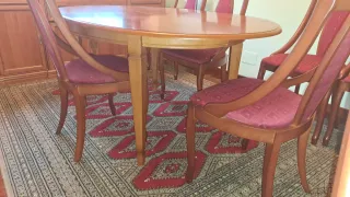 Mesa de comedor extensible con 6 sillas