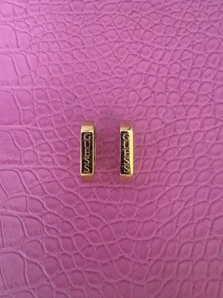 Pendientes Guess dorados Solo tienen dos puestas