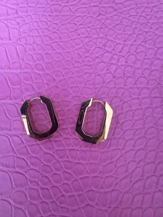 Pendientes Guess dorados Solo tienen dos puestas