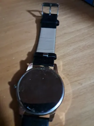 Reloj Fah Teekay Negro y Dorado