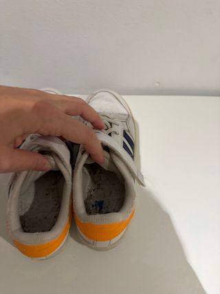Zapatillas Adidas niño T33 velcro blancas