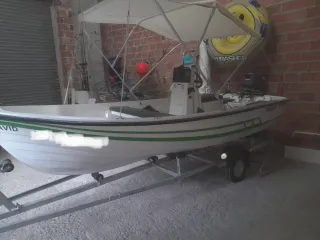 Barco a motor Caher 400 con remolque Yamaha 20cv