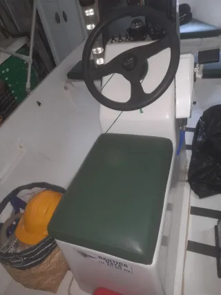 Barco a motor Caher 400 con remolque Yamaha 20cv