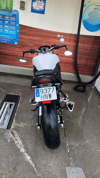 Suzuki GSR 750cc