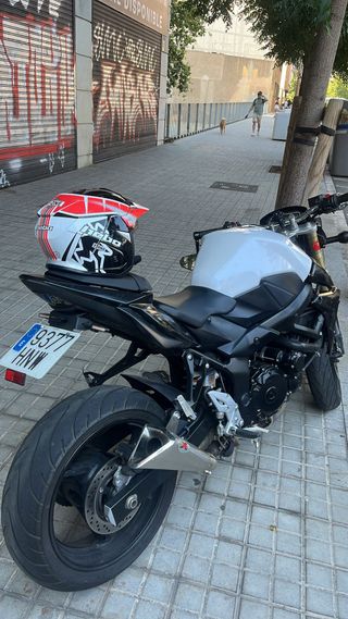 Suzuki GSR 750cc