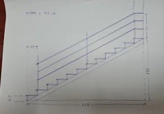 Escalera exterior metálica, en Segart (Valencia)
