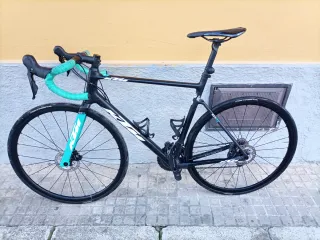 Bicicleta KTM Negra y Turquesa