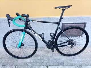 Bicicleta KTM Negra y Turquesa