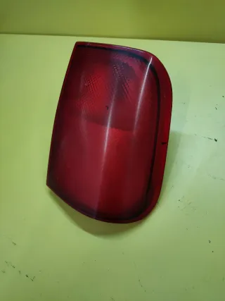 PILOTO TRASERO DERECHO NISSAN TERRANO II