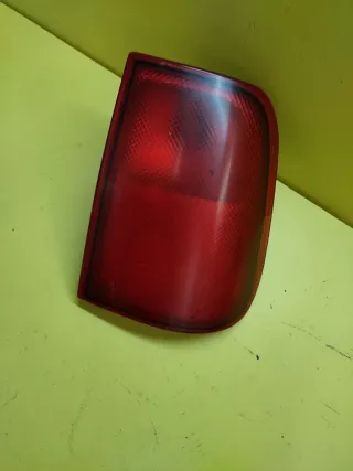 PILOTO TRASERO DERECHO NISSAN TERRANO II