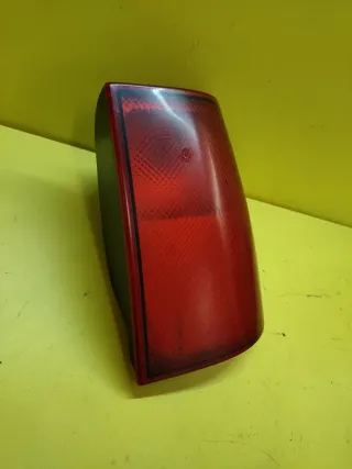 PILOTO TRASERO DERECHO NISSAN TERRANO II