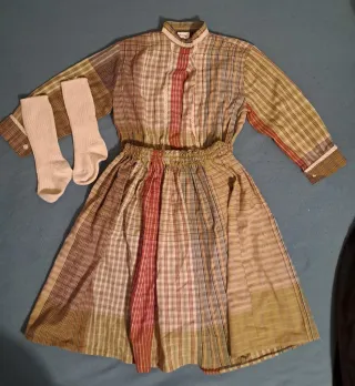 Traje aldeana de cuadros talla 4