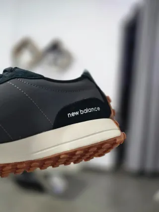 New Balance 327 Negro/Gris