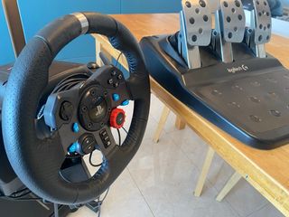 Volante Logitech G29 con Pedales