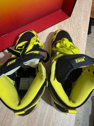 Nike Dunk High Negro y Amarillo