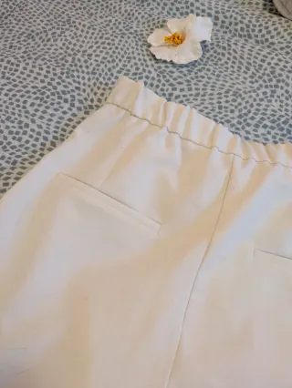Pantalón corto Bershka blanco