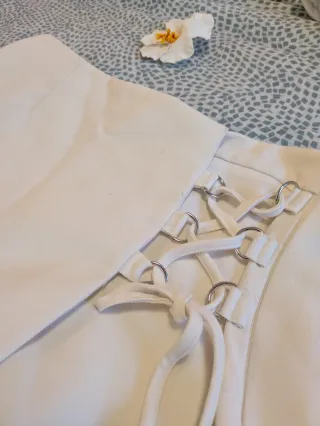 Pantalón corto Bershka blanco