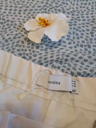 Pantalón corto Bershka blanco