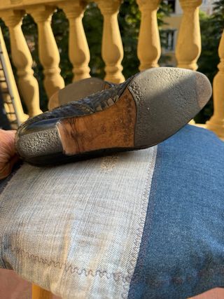 Stivaletti neri effetto serpente