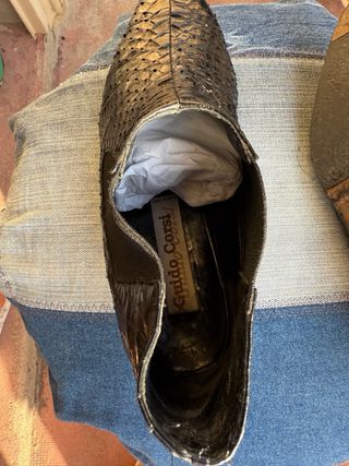 Stivaletti neri effetto serpente