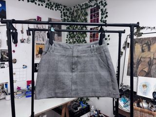 Falda de cuadros gris