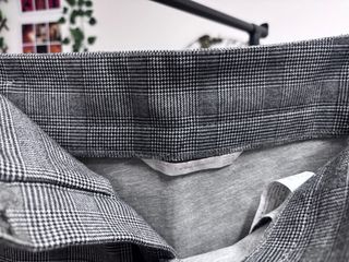 Falda de cuadros gris