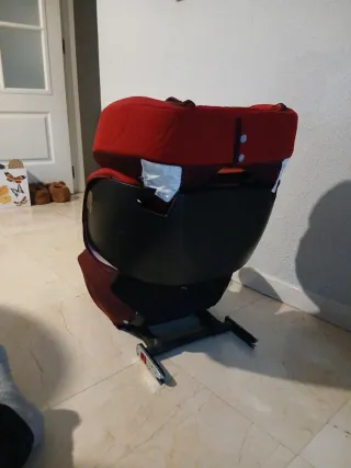 Silla de coche Cybex roja